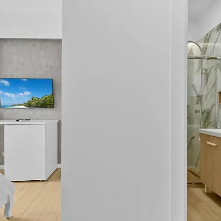 Little & Chic Studio Close To The Victoriei Square * Bukarest